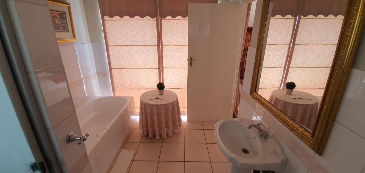 Acacia Westdene B&B Bloemfontein Exterior photo